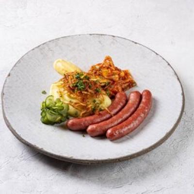 Венские колбаски, картофельное пюре и капуста ким-чи